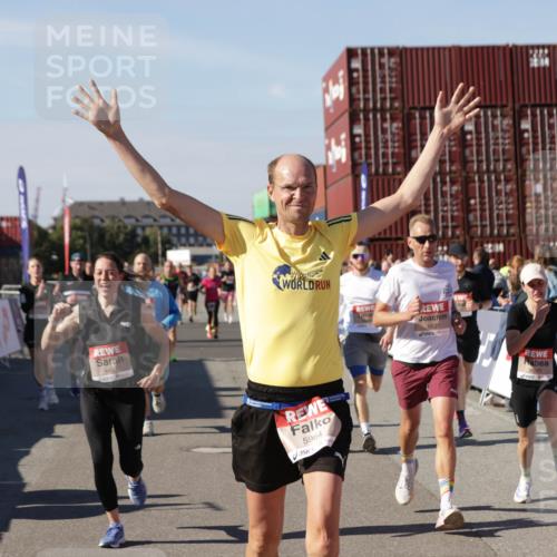 03.10.2025 - Köhlbrandbrückenlauf Jannik Wohlers http://msf.ph/oto/9123746 03.10.2025 13:05:47 Ziel 4066, 4133, 4290, 4296, 4332, 4335, 4336, 4413, 4467, 4564, 4599, 4643, 5676, 5764, 5964, 6281, 6631, 6642, 6786, 6787 meine-sportfotos.de
