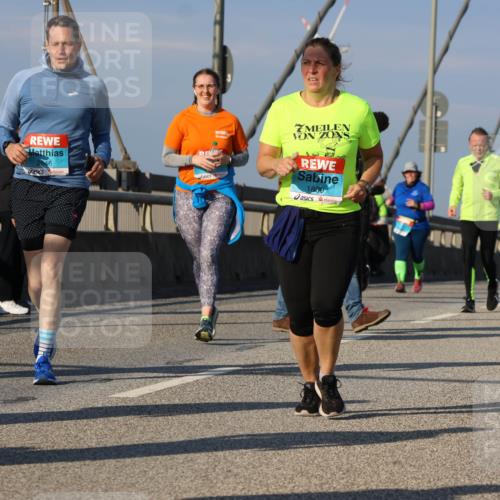 03.10.2025 - Köhlbrandbrückenlauf Strokosch-Dieckow http://msf.ph/oto/9123753 03.10.2025 10:02:25 Position 2 2846, 1800, 400 meine-sportfotos.de