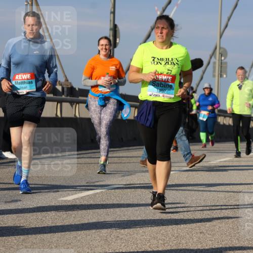 03.10.2025 - Köhlbrandbrückenlauf Strokosch-Dieckow http://msf.ph/oto/9123755 03.10.2025 10:02:25 Position 2 2846, 1800 meine-sportfotos.de