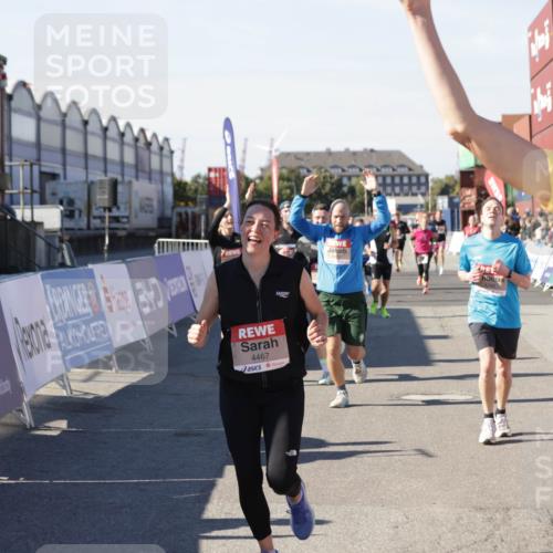 03.10.2025 - Köhlbrandbrückenlauf Jannik Wohlers http://msf.ph/oto/9123762 03.10.2025 13:05:48 Ziel 4066, 4133, 4290, 4296, 4332, 4335, 4336, 4413, 4467, 4564, 4599, 4643, 5676, 5764, 5964, 6631, 6642, 6720, 6786, 6787 meine-sportfotos.de