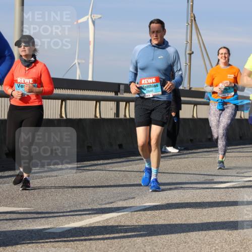 03.10.2025 - Köhlbrandbrückenlauf Strokosch-Dieckow http://msf.ph/oto/9123764 03.10.2025 10:02:26 Position 2 2248, 2846, 1800 meine-sportfotos.de