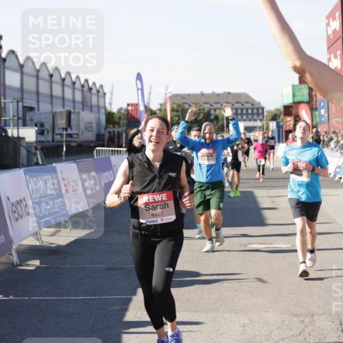 03.10.2025 - Köhlbrandbrückenlauf Jannik Wohlers http://msf.ph/oto/9123766 03.10.2025 13:05:48 Ziel 4066, 4133, 4290, 4296, 4332, 4335, 4336, 4413, 4467, 4564, 4599, 4643, 5676, 5764, 5964, 6631, 6642, 6720, 6786, 6787 meine-sportfotos.de