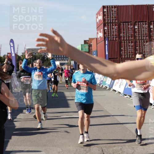 03.10.2025 - Köhlbrandbrückenlauf Jannik Wohlers http://msf.ph/oto/9123777 03.10.2025 13:05:49 Ziel 4066, 4133, 4290, 4296, 4332, 4335, 4336, 4413, 4467, 4564, 4599, 4643, 5676, 5764, 5964, 6631, 6642, 6720, 6786, 6787 meine-sportfotos.de