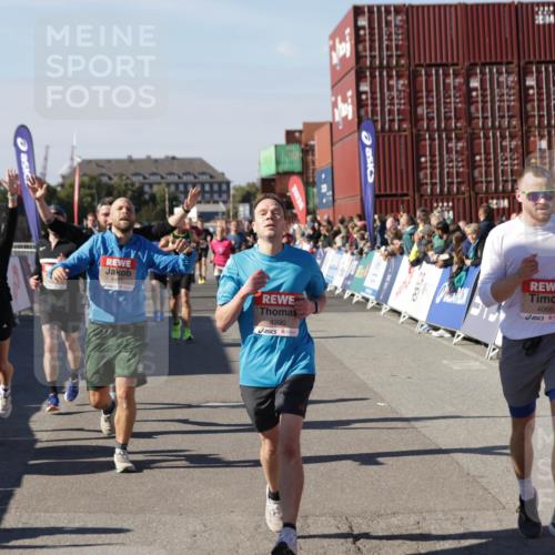 03.10.2025 - Köhlbrandbrückenlauf Jannik Wohlers http://msf.ph/oto/9123794 03.10.2025 13:05:49 Ziel 4066, 4133, 4290, 4296, 4332, 4335, 4336, 4413, 4467, 4564, 4599, 4643, 5676, 5764, 5964, 6631, 6642, 6720, 6786, 6787 meine-sportfotos.de