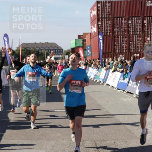 03.10.2025 - Köhlbrandbrückenlauf Jannik Wohlers http://msf.ph/oto/9123796 03.10.2025 13:05:49 Ziel 4066, 4133, 4290, 4296, 4332, 4335, 4336, 4413, 4467, 4564, 4599, 4643, 5676, 5764, 5964, 6631, 6642, 6720, 6786, 6787 meine-sportfotos.de