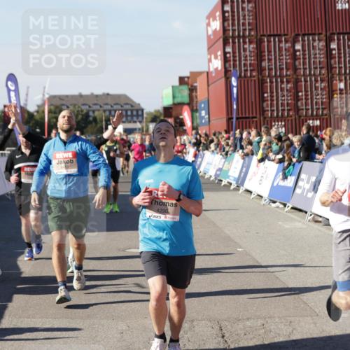 03.10.2025 - Köhlbrandbrückenlauf Jannik Wohlers http://msf.ph/oto/9123803 03.10.2025 13:05:49 Ziel 4066, 4133, 4290, 4296, 4332, 4335, 4336, 4413, 4467, 4564, 4599, 4643, 5676, 5764, 5964, 6631, 6642, 6720, 6786, 6787 meine-sportfotos.de
