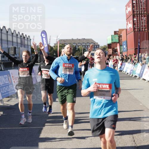 03.10.2025 - Köhlbrandbrückenlauf Jannik Wohlers http://msf.ph/oto/9123805 03.10.2025 13:05:50 Ziel 4066, 4133, 4290, 4296, 4332, 4335, 4336, 4413, 4467, 4564, 4599, 4643, 5676, 5764, 5964, 6214, 6533, 6631, 6642, 6720, 6786, 6787 meine-sportfotos.de
