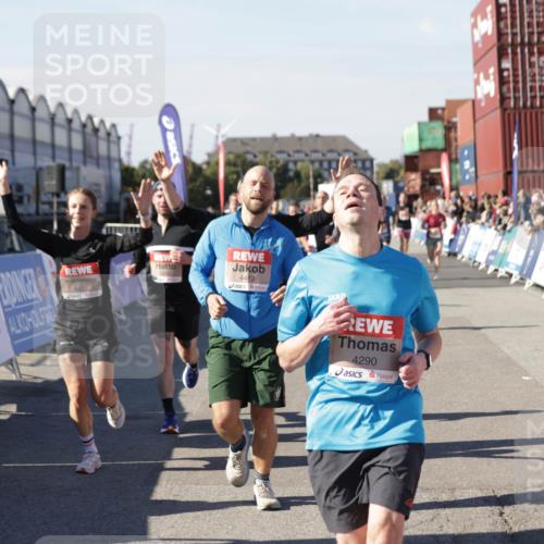 03.10.2025 - Köhlbrandbrückenlauf Jannik Wohlers http://msf.ph/oto/9123816 03.10.2025 13:05:50 Ziel 4066, 4133, 4290, 4296, 4332, 4335, 4336, 4413, 4467, 4564, 4599, 4643, 5676, 5764, 5964, 6214, 6533, 6631, 6642, 6720, 6786, 6787 meine-sportfotos.de