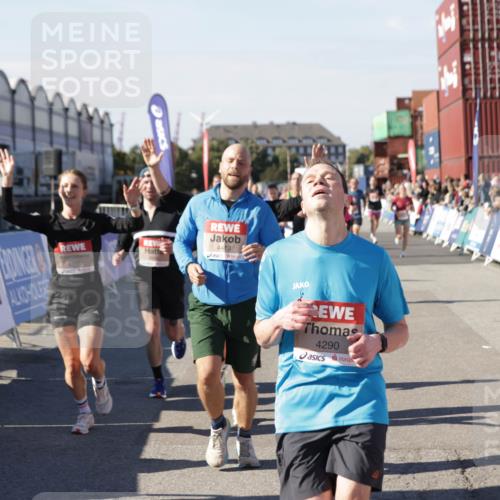 03.10.2025 - Köhlbrandbrückenlauf Jannik Wohlers http://msf.ph/oto/9123819 03.10.2025 13:05:50 Ziel 4066, 4133, 4290, 4296, 4332, 4335, 4336, 4413, 4467, 4564, 4599, 4643, 5676, 5764, 5964, 6214, 6533, 6631, 6642, 6720, 6786, 6787 meine-sportfotos.de
