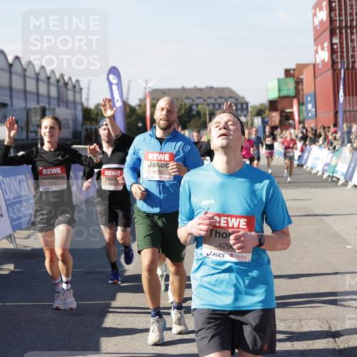 03.10.2025 - Köhlbrandbrückenlauf Jannik Wohlers http://msf.ph/oto/9123820 03.10.2025 13:05:50 Ziel 4066, 4133, 4290, 4296, 4332, 4335, 4336, 4413, 4467, 4564, 4599, 4643, 5676, 5764, 5964, 6214, 6533, 6631, 6642, 6720, 6786, 6787 meine-sportfotos.de
