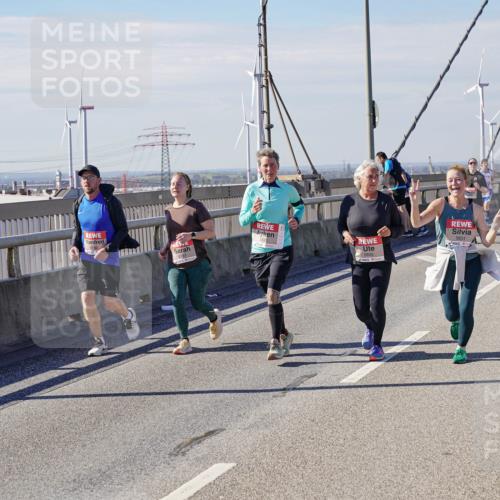 03.10.2025 - Köhlbrandbrückenlauf Michael Burmester http://msf.ph/oto/9123823 03.10.2025 13:06:40 Position 2 5835, 5831 meine-sportfotos.de