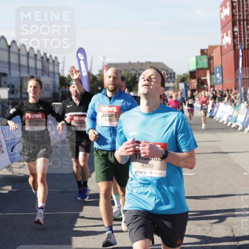 03.10.2025 - Köhlbrandbrückenlauf Jannik Wohlers http://msf.ph/oto/9123824 03.10.2025 13:05:50 Ziel 4066, 4133, 4290, 4296, 4332, 4335, 4336, 4413, 4467, 4564, 4599, 4643, 5676, 5764, 5964, 6214, 6533, 6631, 6642, 6720, 6786, 6787 meine-sportfotos.de
