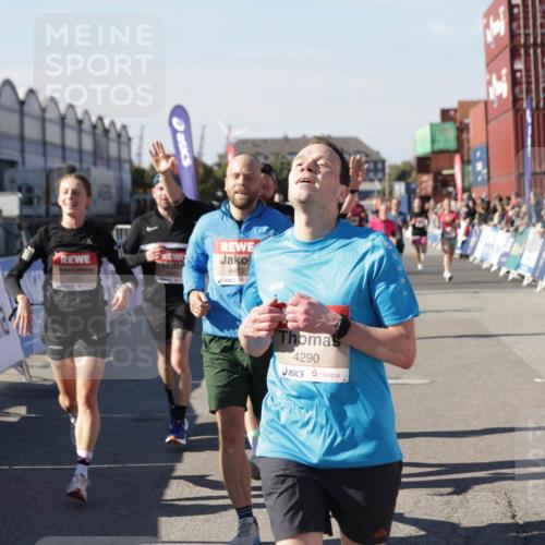 03.10.2025 - Köhlbrandbrückenlauf Jannik Wohlers http://msf.ph/oto/9123826 03.10.2025 13:05:50 Ziel 4066, 4133, 4290, 4296, 4332, 4335, 4336, 4413, 4467, 4564, 4599, 4643, 5676, 5764, 5964, 6214, 6533, 6631, 6642, 6720, 6786, 6787 meine-sportfotos.de