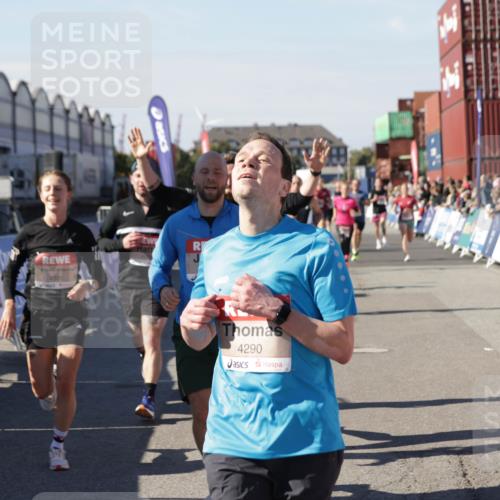 03.10.2025 - Köhlbrandbrückenlauf Jannik Wohlers http://msf.ph/oto/9123829 03.10.2025 13:05:50 Ziel 4066, 4133, 4290, 4296, 4332, 4335, 4336, 4413, 4467, 4564, 4599, 4643, 5676, 5764, 5964, 6214, 6533, 6631, 6642, 6720, 6786, 6787 meine-sportfotos.de