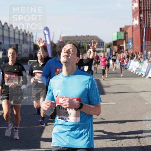 03.10.2025 - Köhlbrandbrückenlauf Jannik Wohlers http://msf.ph/oto/9123833 03.10.2025 13:05:50 Ziel 4066, 4133, 4290, 4296, 4332, 4335, 4336, 4413, 4467, 4564, 4599, 4643, 5676, 5764, 5964, 6214, 6533, 6631, 6642, 6720, 6786, 6787 meine-sportfotos.de
