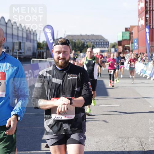 03.10.2025 - Köhlbrandbrückenlauf Jannik Wohlers http://msf.ph/oto/9123845 03.10.2025 13:05:52 Ziel 4066, 4133, 4290, 4296, 4327, 4328, 4332, 4335, 4336, 4413, 4467, 4564, 4599, 4643, 4761, 5676, 5764, 5964, 6214, 6305, 6533, 6631, 6642, 6720 meine-sportfotos.de