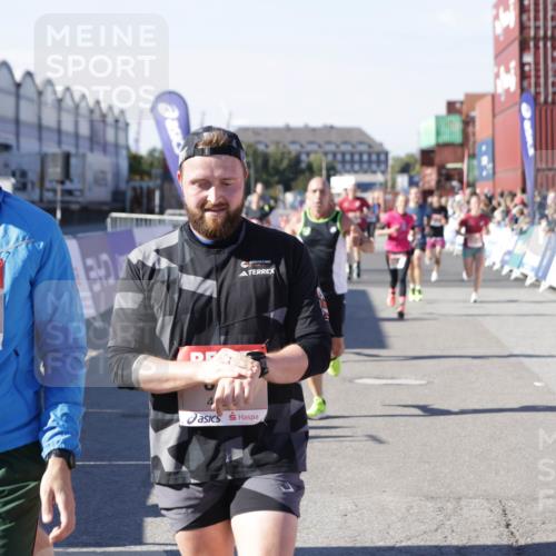 03.10.2025 - Köhlbrandbrückenlauf Jannik Wohlers http://msf.ph/oto/9123847 03.10.2025 13:05:52 Ziel 4066, 4133, 4290, 4296, 4327, 4328, 4332, 4335, 4336, 4413, 4467, 4564, 4599, 4643, 4761, 5676, 5764, 5964, 6214, 6305, 6533, 6631, 6642, 6720 meine-sportfotos.de