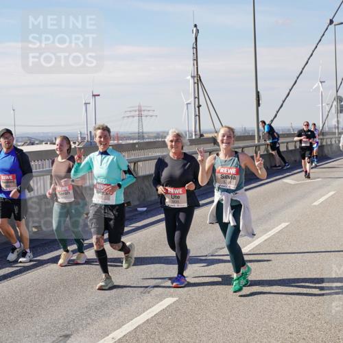 03.10.2025 - Köhlbrandbrückenlauf Michael Burmester http://msf.ph/oto/9123849 03.10.2025 13:06:41 Position 2 122, 5835, 5831, 5832 meine-sportfotos.de