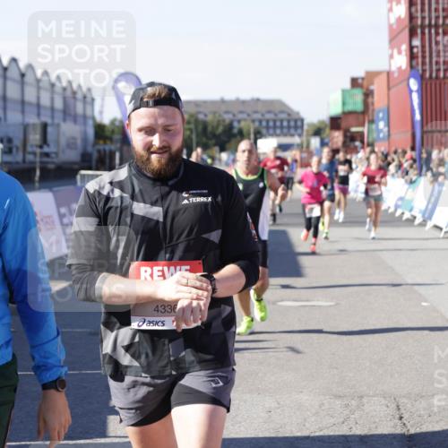 03.10.2025 - Köhlbrandbrückenlauf Jannik Wohlers http://msf.ph/oto/9123851 03.10.2025 13:05:52 Ziel 4066, 4133, 4290, 4296, 4327, 4328, 4332, 4335, 4336, 4413, 4467, 4564, 4599, 4643, 4761, 5676, 5764, 5964, 6214, 6305, 6533, 6631, 6642, 6720 meine-sportfotos.de