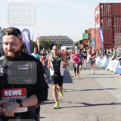 03.10.2025 - Köhlbrandbrückenlauf Jannik Wohlers http://msf.ph/oto/9123853 03.10.2025 13:05:53 Ziel 4066, 4133, 4290, 4302, 4327, 4328, 4335, 4336, 4413, 4467, 4564, 4599, 4643, 4761, 4954, 5764, 5964, 6158, 6214, 6305, 6533, 6631, 6642, 6720 meine-sportfotos.de