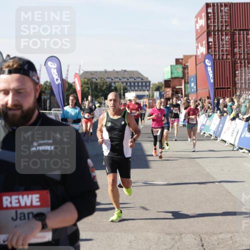 03.10.2025 - Köhlbrandbrückenlauf Jannik Wohlers http://msf.ph/oto/9123854 03.10.2025 13:05:53 Ziel 4066, 4133, 4290, 4302, 4327, 4328, 4335, 4336, 4413, 4467, 4564, 4599, 4643, 4761, 4954, 5764, 5964, 6158, 6214, 6305, 6533, 6631, 6642, 6720 meine-sportfotos.de