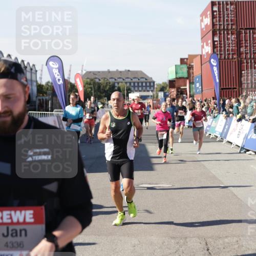 03.10.2025 - Köhlbrandbrückenlauf Jannik Wohlers http://msf.ph/oto/9123858 03.10.2025 13:05:53 Ziel 4066, 4133, 4290, 4302, 4327, 4328, 4335, 4336, 4413, 4467, 4564, 4599, 4643, 4761, 4954, 5764, 5964, 6158, 6214, 6305, 6533, 6631, 6642, 6720 meine-sportfotos.de
