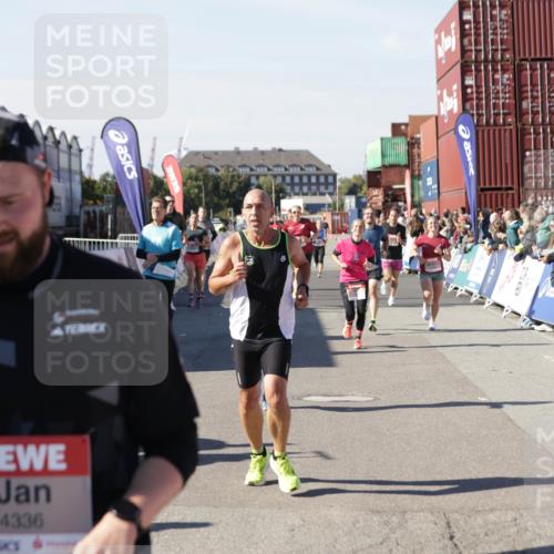 03.10.2025 - Köhlbrandbrückenlauf Jannik Wohlers http://msf.ph/oto/9123860 03.10.2025 13:05:53 Ziel 4066, 4133, 4290, 4302, 4327, 4328, 4335, 4336, 4413, 4467, 4564, 4599, 4643, 4761, 4954, 5764, 5964, 6158, 6214, 6305, 6533, 6631, 6642, 6720 meine-sportfotos.de