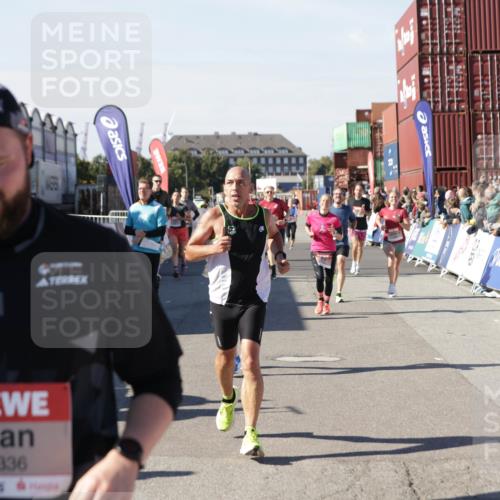 03.10.2025 - Köhlbrandbrückenlauf Jannik Wohlers http://msf.ph/oto/9123862 03.10.2025 13:05:53 Ziel 4066, 4133, 4290, 4302, 4327, 4328, 4335, 4336, 4413, 4467, 4564, 4599, 4643, 4761, 4954, 5764, 5964, 6158, 6214, 6305, 6533, 6631, 6642, 6720 meine-sportfotos.de