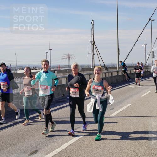 03.10.2025 - Köhlbrandbrückenlauf Michael Burmester http://msf.ph/oto/9123863 03.10.2025 13:06:41 Position 2 5835, 5831 meine-sportfotos.de