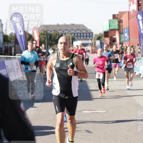 03.10.2025 - Köhlbrandbrückenlauf Jannik Wohlers http://msf.ph/oto/9123866 03.10.2025 13:05:53 Ziel 4066, 4133, 4290, 4302, 4327, 4328, 4335, 4336, 4413, 4467, 4564, 4599, 4643, 4761, 4954, 5764, 5964, 6158, 6214, 6305, 6533, 6631, 6642, 6720 meine-sportfotos.de