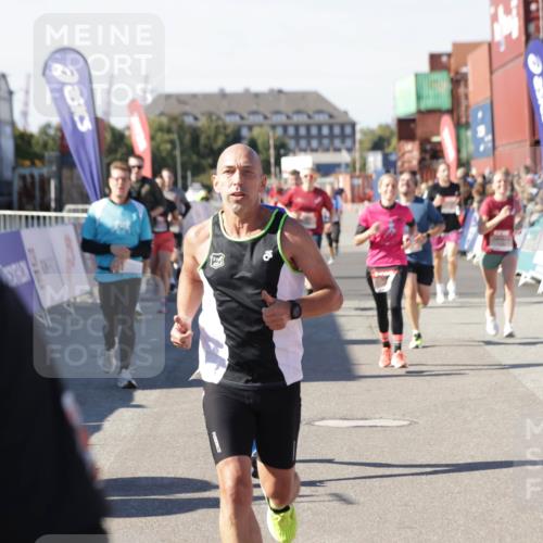 03.10.2025 - Köhlbrandbrückenlauf Jannik Wohlers http://msf.ph/oto/9123871 03.10.2025 13:05:53 Ziel 4066, 4133, 4290, 4302, 4327, 4328, 4335, 4336, 4413, 4467, 4564, 4599, 4643, 4761, 4954, 5764, 5964, 6158, 6214, 6305, 6533, 6631, 6642, 6720 meine-sportfotos.de