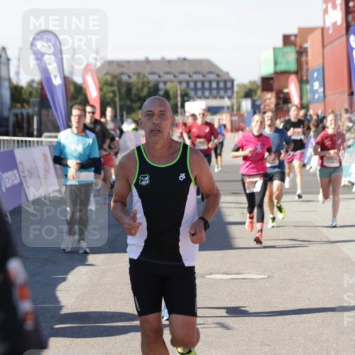 03.10.2025 - Köhlbrandbrückenlauf Jannik Wohlers http://msf.ph/oto/9123875 03.10.2025 13:05:53 Ziel 4066, 4133, 4290, 4302, 4327, 4328, 4335, 4336, 4413, 4467, 4564, 4599, 4643, 4761, 4954, 5764, 5964, 6158, 6214, 6305, 6533, 6631, 6642, 6720 meine-sportfotos.de