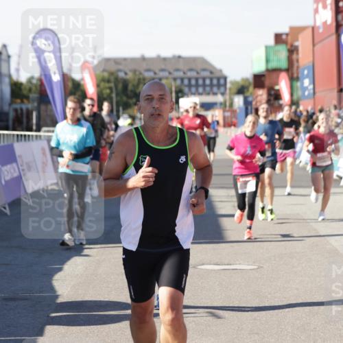 03.10.2025 - Köhlbrandbrückenlauf Jannik Wohlers http://msf.ph/oto/9123878 03.10.2025 13:05:54 Ziel 4066, 4133, 4290, 4302, 4327, 4328, 4335, 4336, 4413, 4467, 4564, 4599, 4643, 4761, 4954, 5764, 5964, 6158, 6214, 6305, 6533, 6631, 6642, 6720 meine-sportfotos.de