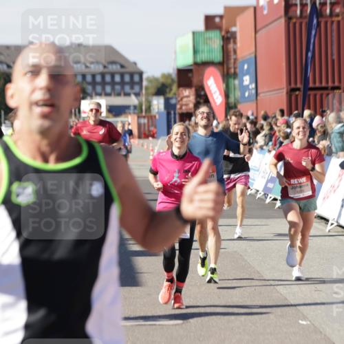 03.10.2025 - Köhlbrandbrückenlauf Jannik Wohlers http://msf.ph/oto/9123883 03.10.2025 13:05:54 Ziel 4066, 4133, 4290, 4302, 4327, 4328, 4335, 4336, 4413, 4467, 4564, 4599, 4643, 4761, 4954, 5764, 5964, 6158, 6214, 6305, 6533, 6631, 6642, 6720 meine-sportfotos.de