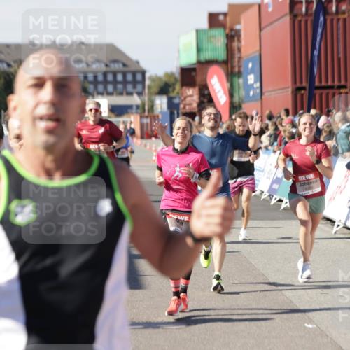 03.10.2025 - Köhlbrandbrückenlauf Jannik Wohlers http://msf.ph/oto/9123886 03.10.2025 13:05:54 Ziel 4066, 4133, 4290, 4302, 4327, 4328, 4335, 4336, 4413, 4467, 4564, 4599, 4643, 4761, 4954, 5764, 5964, 6158, 6214, 6305, 6533, 6631, 6642, 6720 meine-sportfotos.de