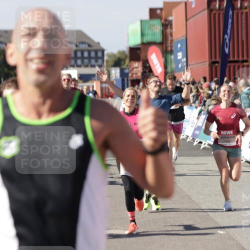 03.10.2025 - Köhlbrandbrückenlauf Jannik Wohlers http://msf.ph/oto/9123894 03.10.2025 13:05:55 Ziel 4066, 4133, 4290, 4302, 4327, 4328, 4335, 4336, 4413, 4467, 4564, 4599, 4643, 4761, 4954, 5096, 5764, 5964, 6158, 6214, 6305, 6533, 6631, 6642, 6720 meine-sportfotos.de