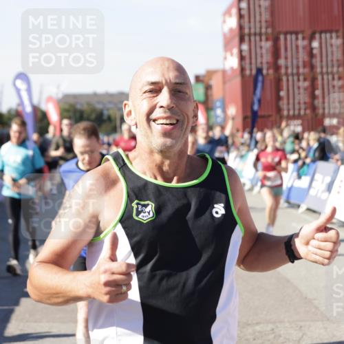 03.10.2025 - Köhlbrandbrückenlauf Jannik Wohlers http://msf.ph/oto/9123899 03.10.2025 13:05:55 Ziel 4066, 4133, 4290, 4302, 4327, 4328, 4335, 4336, 4413, 4467, 4564, 4599, 4643, 4761, 4954, 5096, 5764, 5964, 6158, 6214, 6305, 6533, 6631, 6642, 6720 meine-sportfotos.de