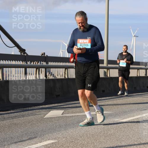 03.10.2025 - Köhlbrandbrückenlauf Strokosch-Dieckow http://msf.ph/oto/9123928 03.10.2025 10:03:11 Position 2  meine-sportfotos.de