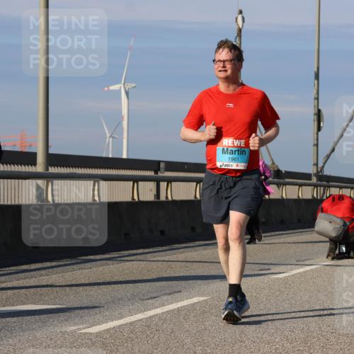 03.10.2025 - Köhlbrandbrückenlauf Strokosch-Dieckow http://msf.ph/oto/9123934 03.10.2025 10:03:13 Position 2 2390, 1961 meine-sportfotos.de