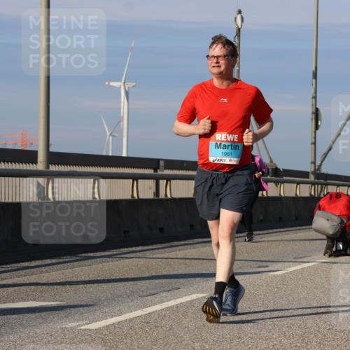 03.10.2025 - Köhlbrandbrückenlauf Strokosch-Dieckow http://msf.ph/oto/9123939 03.10.2025 10:03:13 Position 2 2390, 1961 meine-sportfotos.de