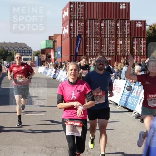 03.10.2025 - Köhlbrandbrückenlauf Jannik Wohlers http://msf.ph/oto/9123942 03.10.2025 13:05:57 Ziel 4066, 4290, 4302, 4327, 4328, 4335, 4336, 4413, 4467, 4599, 4643, 4761, 4954, 5096, 5764, 6158, 6214, 6305, 6510, 6533, 6631, 6642, 6720 meine-sportfotos.de