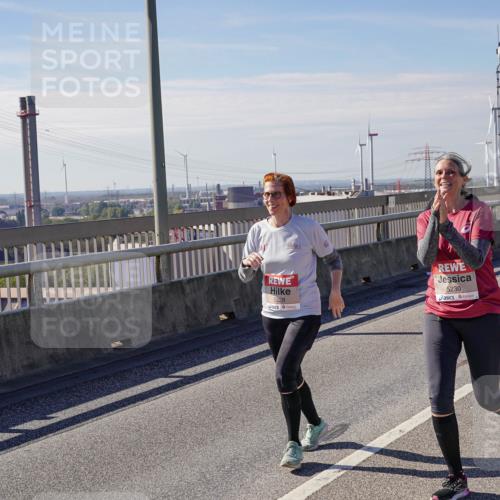 03.10.2025 - Köhlbrandbrückenlauf Michael Burmester http://msf.ph/oto/9123945 03.10.2025 13:06:47 Position 2 5228, 5230 meine-sportfotos.de