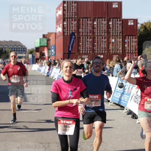 03.10.2025 - Köhlbrandbrückenlauf Jannik Wohlers http://msf.ph/oto/9123946 03.10.2025 13:05:57 Ziel 4066, 4290, 4302, 4327, 4328, 4335, 4336, 4413, 4467, 4599, 4643, 4761, 4954, 5096, 5764, 6158, 6214, 6305, 6510, 6533, 6631, 6642, 6720 meine-sportfotos.de