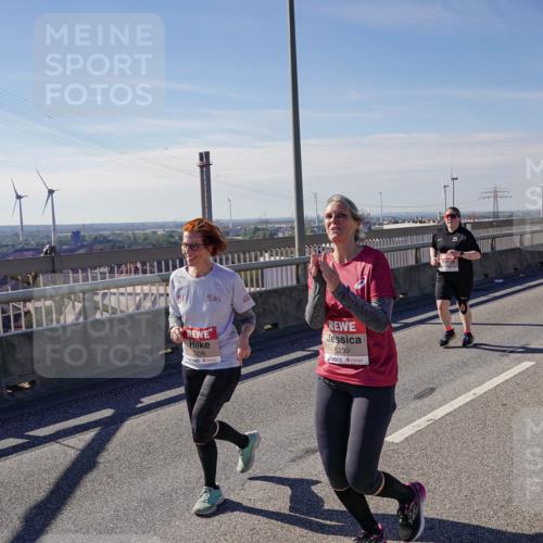 03.10.2025 - Köhlbrandbrückenlauf Michael Burmester http://msf.ph/oto/9123952 03.10.2025 13:06:48 Position 2 5228, 5230 meine-sportfotos.de