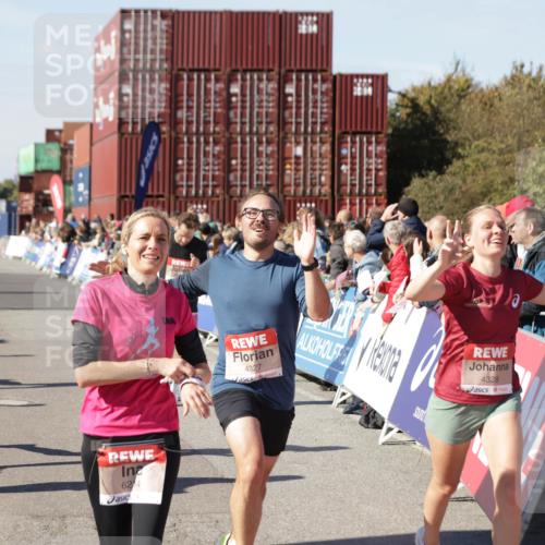 03.10.2025 - Köhlbrandbrückenlauf Jannik Wohlers http://msf.ph/oto/9123956 03.10.2025 13:05:58 Ziel 4066, 4290, 4302, 4327, 4328, 4335, 4336, 4413, 4643, 4761, 4954, 5096, 5764, 6158, 6214, 6305, 6510, 6533, 6631, 6642, 6720 meine-sportfotos.de