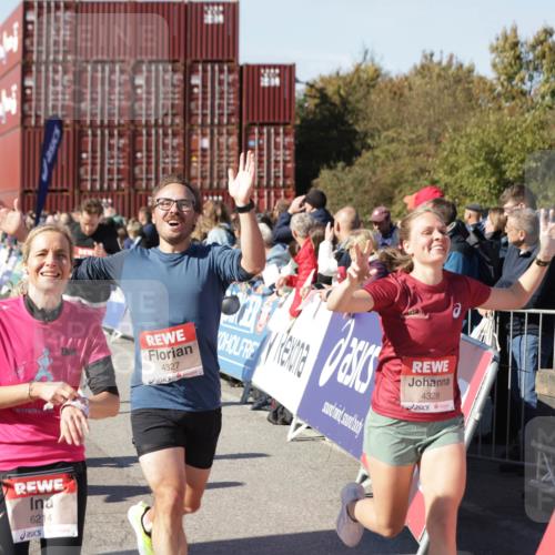 03.10.2025 - Köhlbrandbrückenlauf Jannik Wohlers http://msf.ph/oto/9123962 03.10.2025 13:05:58 Ziel 4066, 4290, 4302, 4327, 4328, 4335, 4336, 4413, 4643, 4761, 4954, 5096, 5764, 6158, 6214, 6305, 6510, 6533, 6631, 6642, 6720 meine-sportfotos.de
