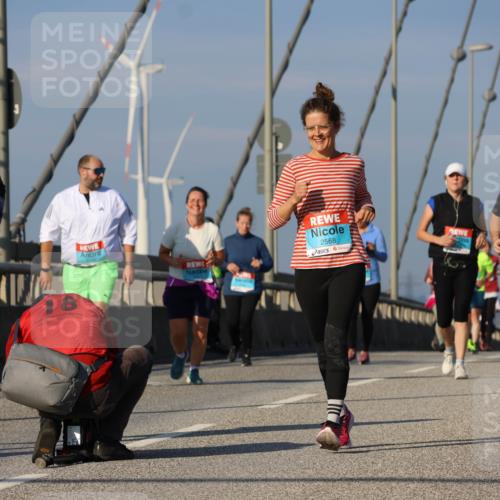 03.10.2025 - Köhlbrandbrückenlauf Strokosch-Dieckow http://msf.ph/oto/9123963 03.10.2025 10:03:15 Position 2 2569, 8, 2568 meine-sportfotos.de