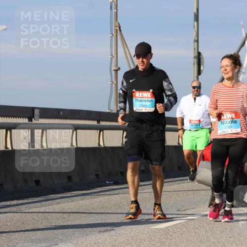 03.10.2025 - Köhlbrandbrückenlauf Strokosch-Dieckow http://msf.ph/oto/9123966 03.10.2025 10:03:17 Position 2 2569, 2568 meine-sportfotos.de