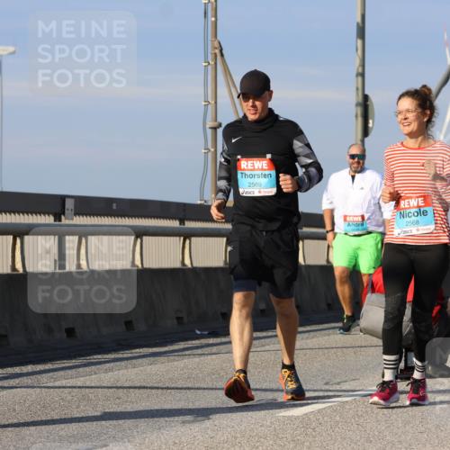 03.10.2025 - Köhlbrandbrückenlauf Strokosch-Dieckow http://msf.ph/oto/9123969 03.10.2025 10:03:17 Position 2 2569, 2568 meine-sportfotos.de