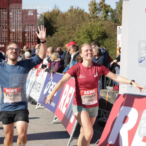 03.10.2025 - Köhlbrandbrückenlauf Jannik Wohlers http://msf.ph/oto/9123972 03.10.2025 13:05:58 Ziel 4066, 4290, 4302, 4327, 4328, 4335, 4336, 4413, 4643, 4761, 4954, 5096, 5764, 6158, 6214, 6305, 6510, 6533, 6631, 6642, 6720 meine-sportfotos.de